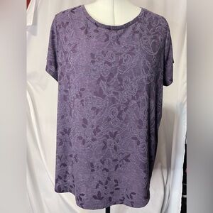 Vera Wang short sleeved knit top with textured leaf pattern
